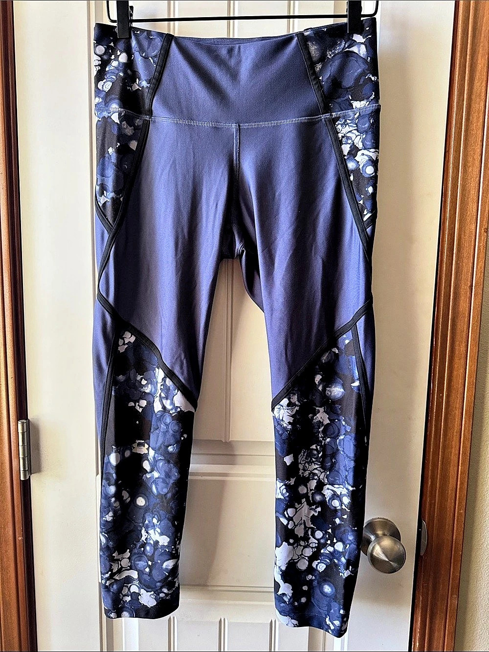 Under Armour HeatGear Women's Abstract Print Leggings Size Large Like New